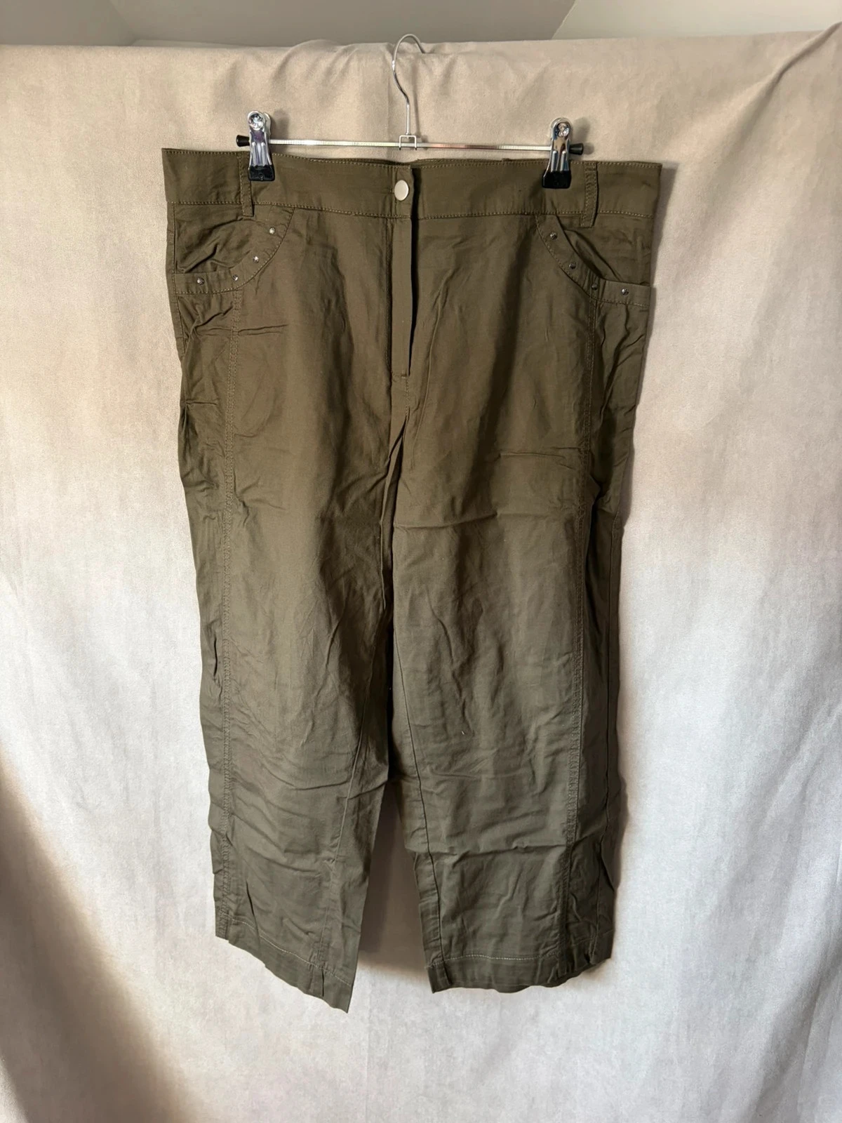 Pantacourt taille 46 kaki/ vert